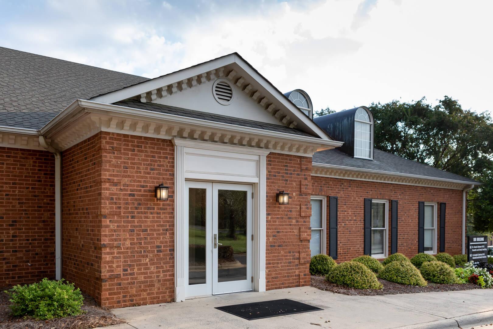 Storefront of O2 Dental Group dentist office in Siler City